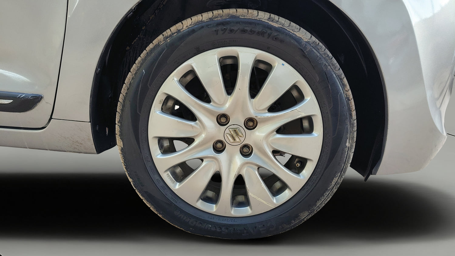 Used 2017 Maruti Suzuki Baleno Zeta 1.2 Petrol Manual tyres RIGHT FRONT TYRE RIM VIEW