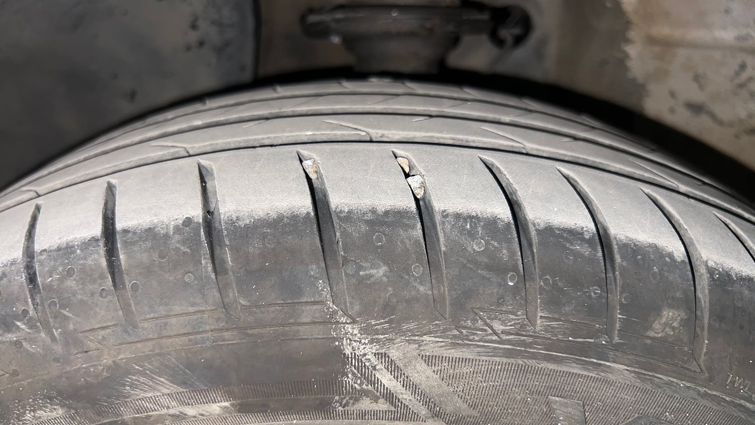 Used 2017 Maruti Suzuki Ignis Zeta 1.2 AMT Petrol Automatic tyres LEFT FRONT TYRE TREAD VIEW