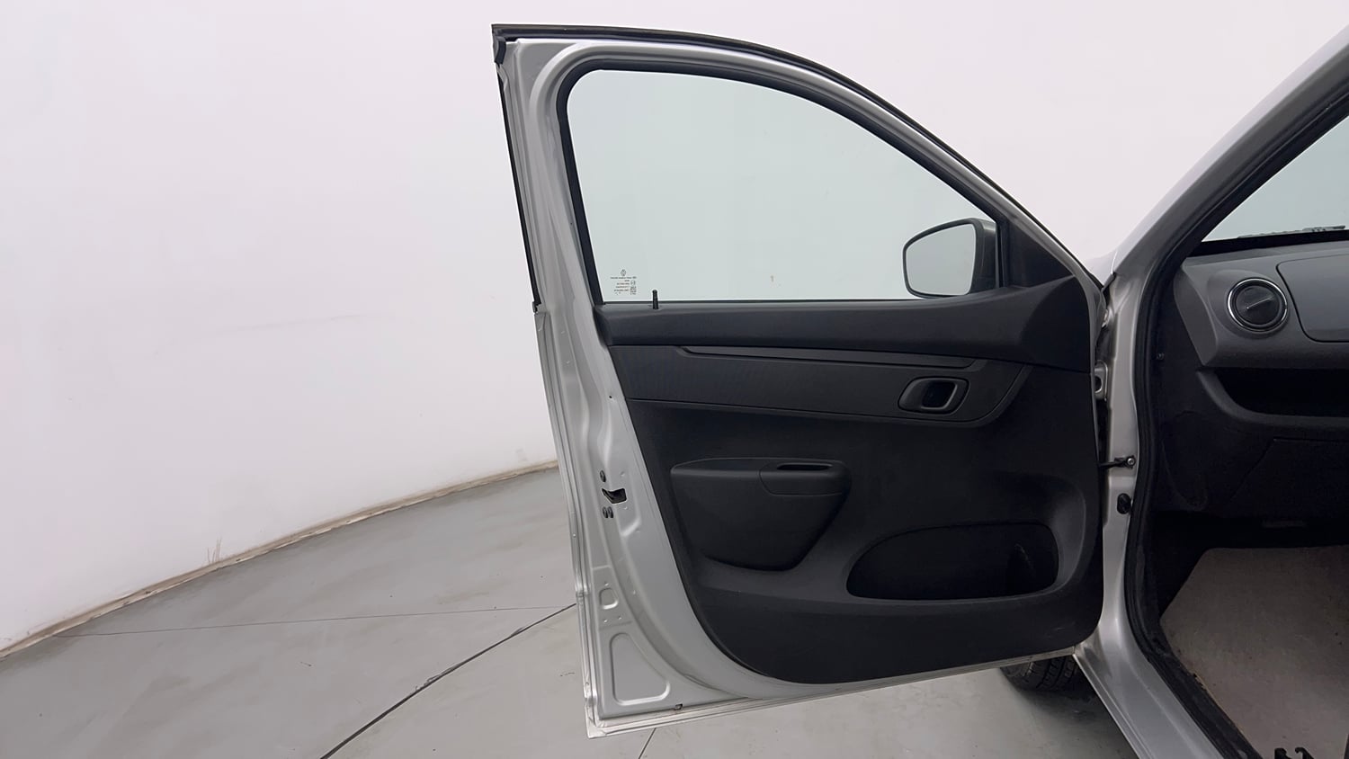 Used 2018 Renault Kwid 1.0 RXT Petrol Manual interior LEFT FRONT DOOR OPEN VIEW