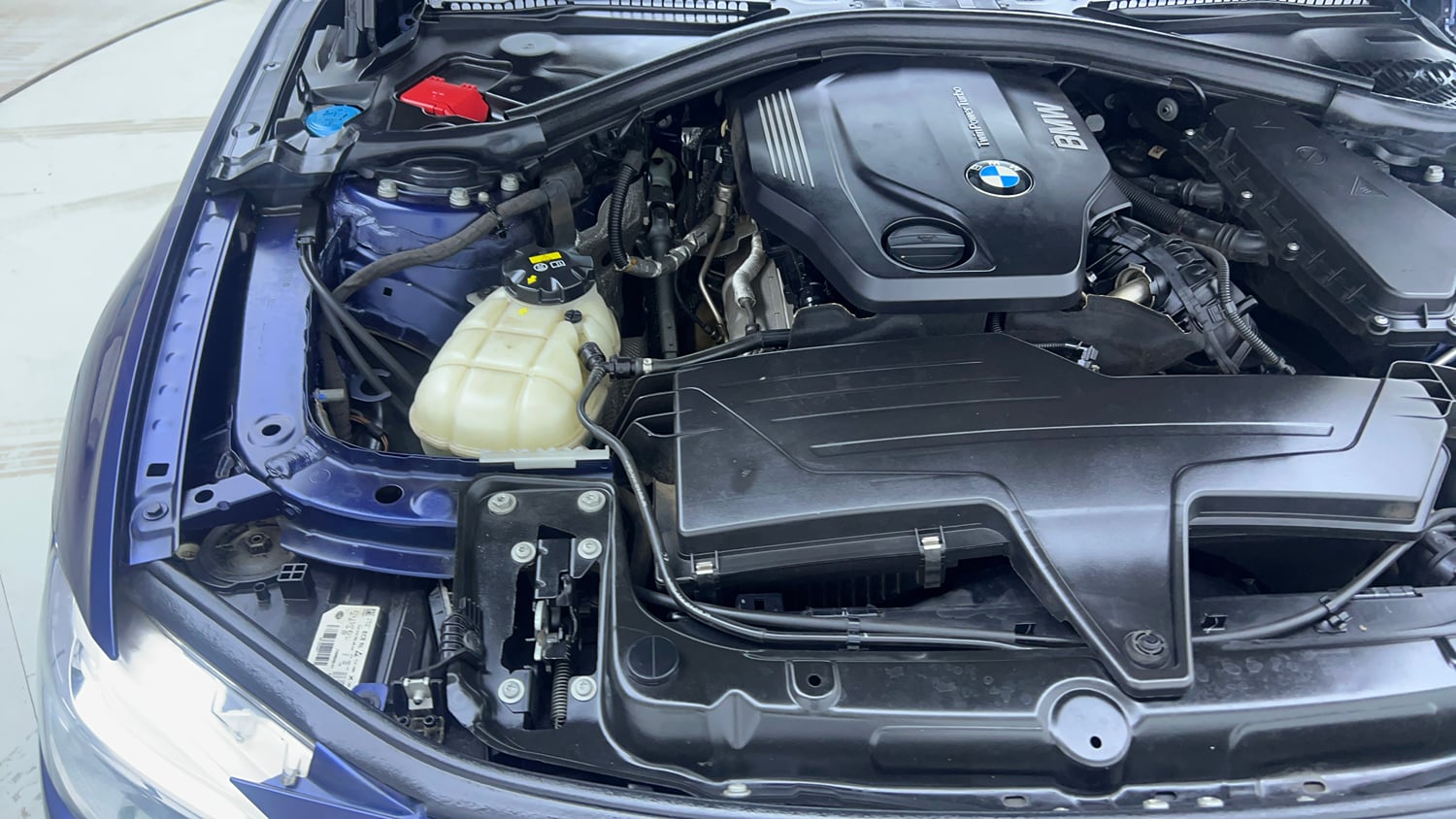 Used 2018 BMW 3 Series 320d Luxury Line Diesel Automatic engine ENGINE RIGHT SIDE VIEW