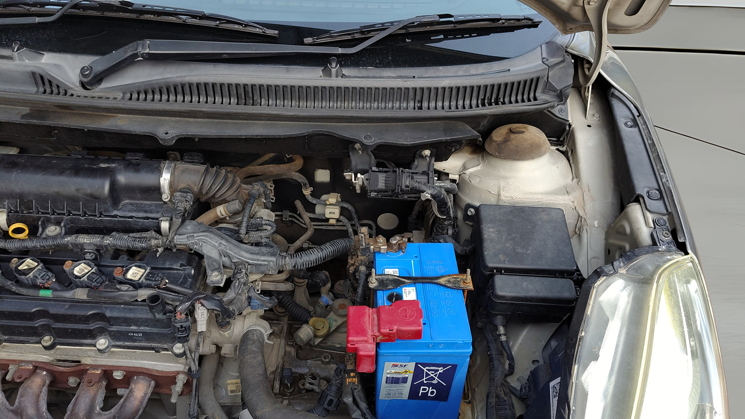Used 2017 Maruti Suzuki Baleno Zeta 1.2 Petrol Manual engine ENGINE LEFT SIDE HINGE & APRON VIEW