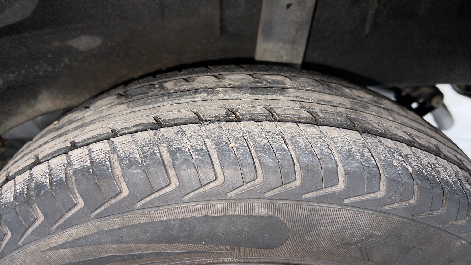 Used 2018 Renault Kwid 1.0 RXT Petrol Manual tyres LEFT REAR TYRE TREAD VIEW