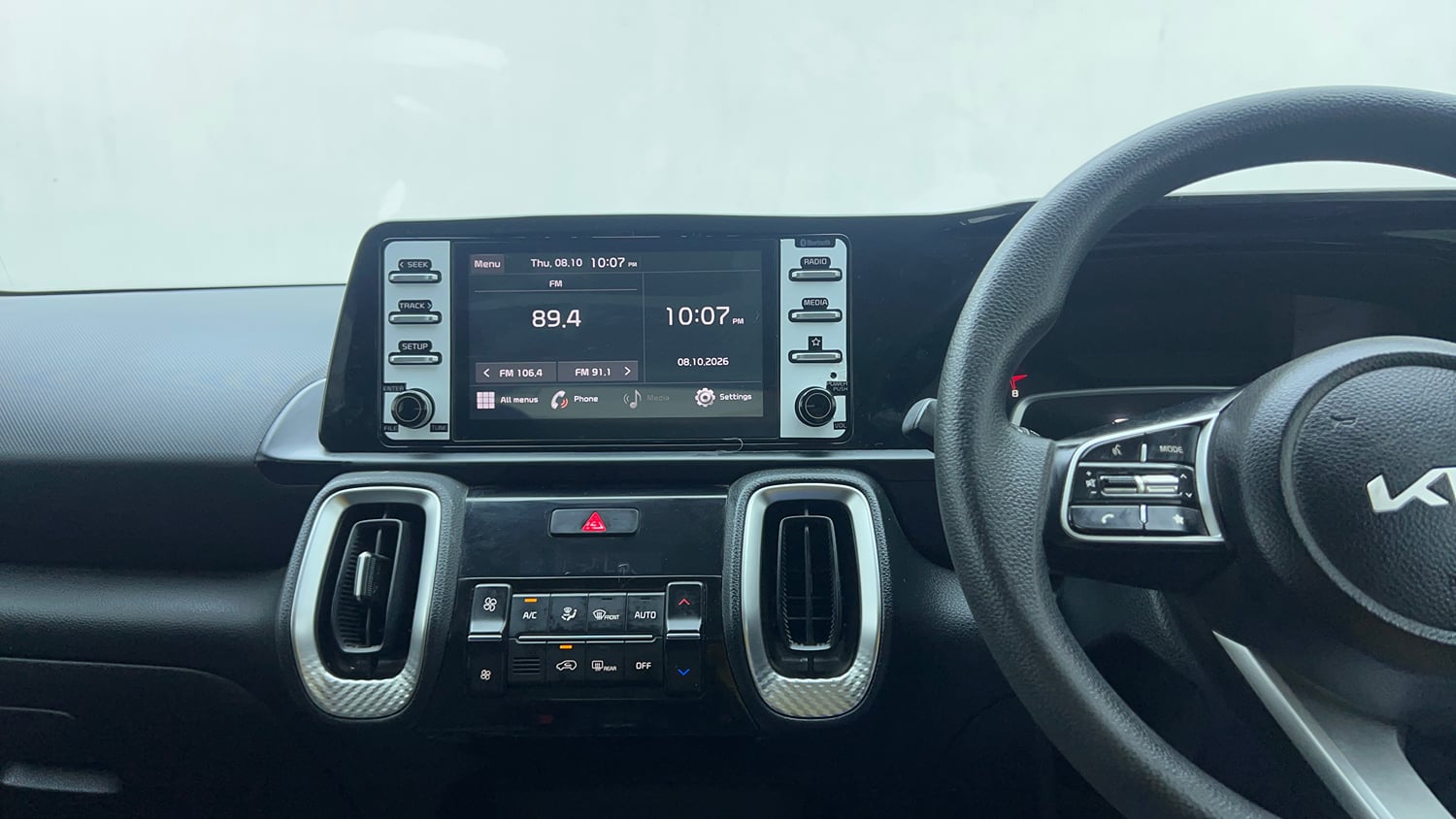 Used 2023 Kia Sonet HTK Plus 1.2 Petrol Manual top_features Touch screen infotainment system