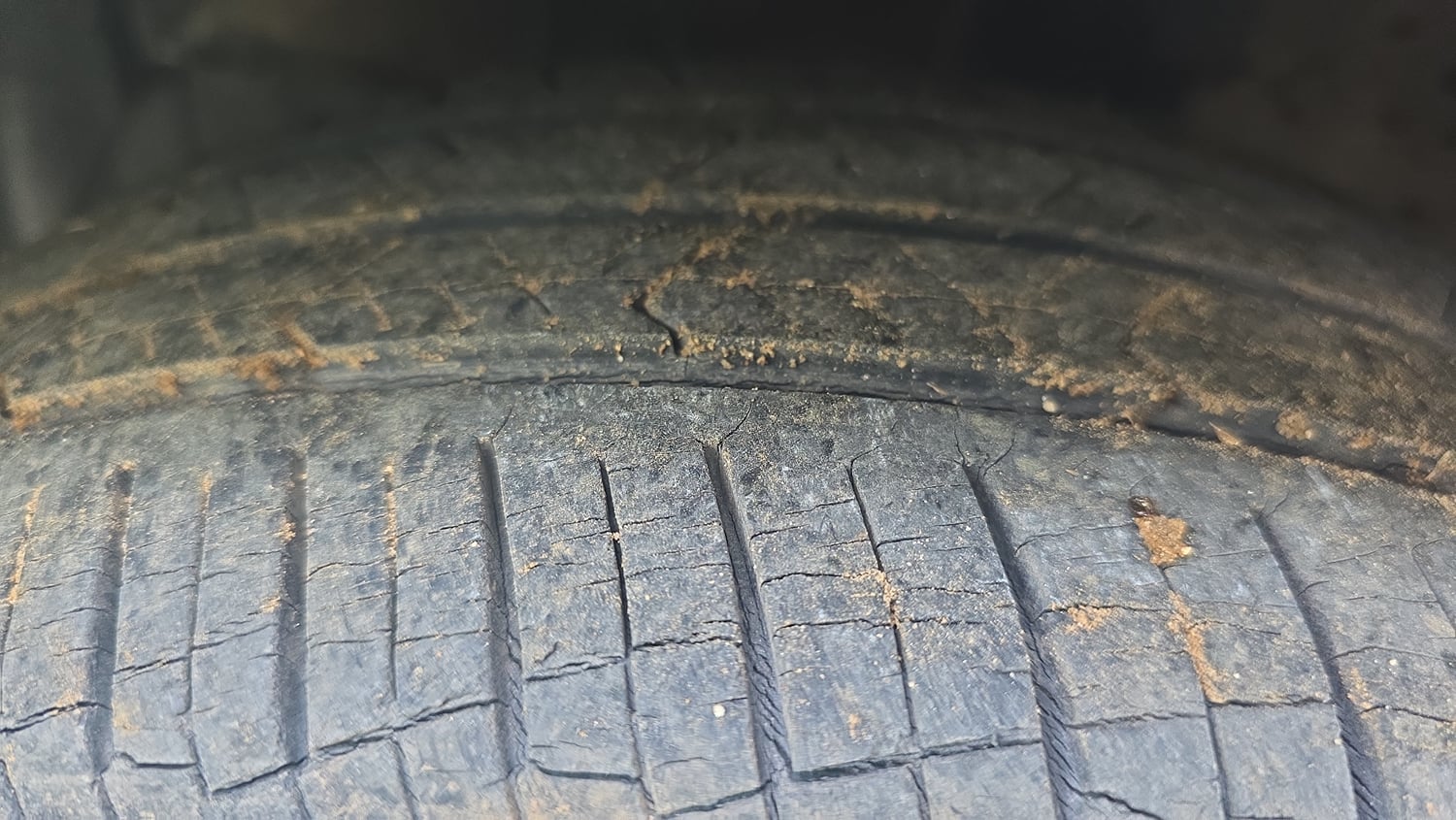Used 2018 Hyundai Grand i10 Magna 1.2 Kappa VTVT Petrol Manual tyres LEFT FRONT TYRE TREAD VIEW