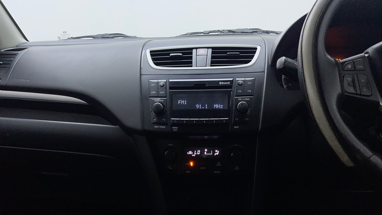 Used 2016 Maruti Suzuki Swift ZXi Petrol Manual interior MUSIC SYSTEM & AC CONTROL VIEW