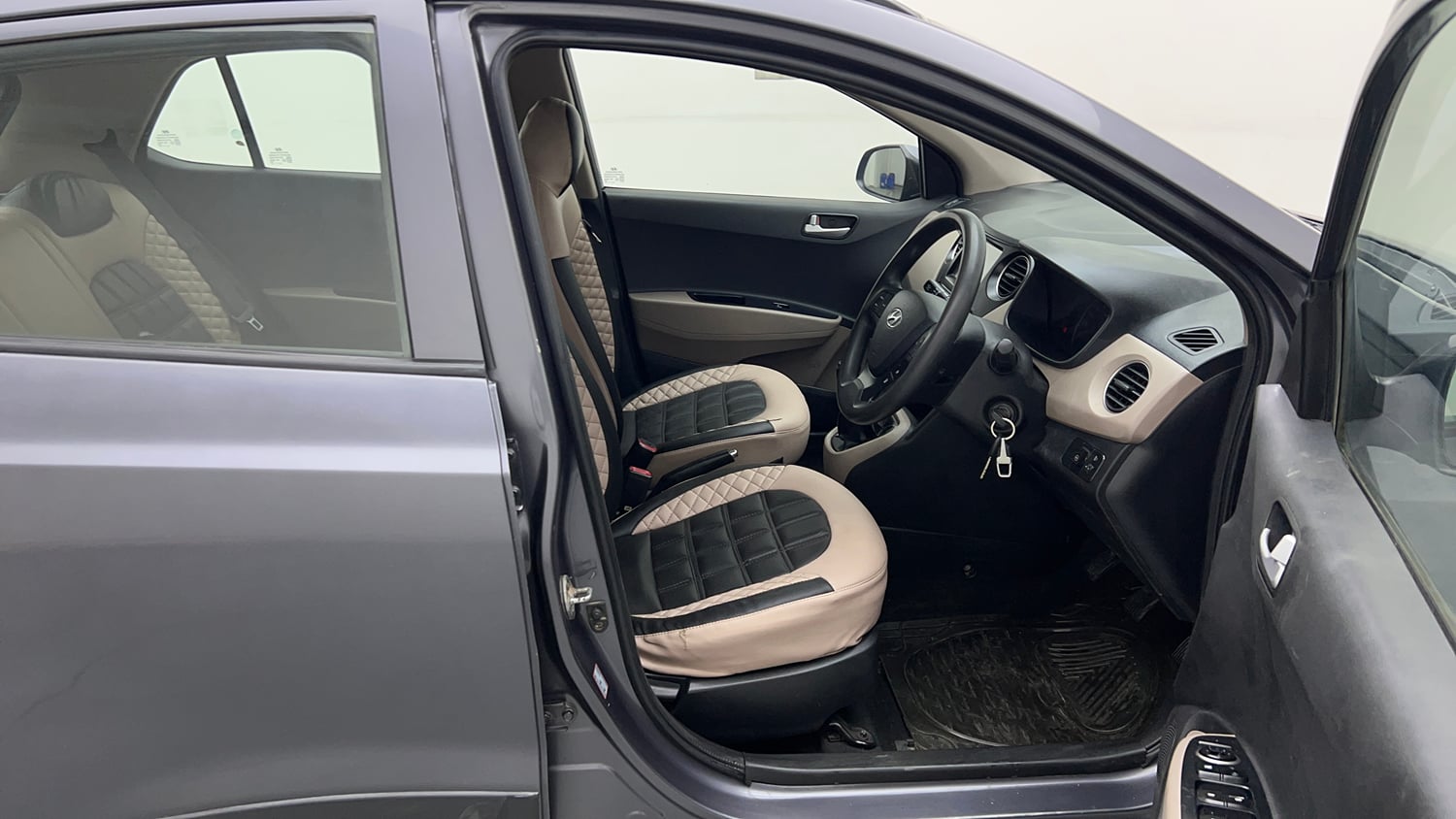 Used 2017 Hyundai Grand i10 Sportz (O) 1.2 kappa VTVT CNG (Outside Fitted) Cng Manual interior RIGHT SIDE FRONT DOOR CABIN VIEW