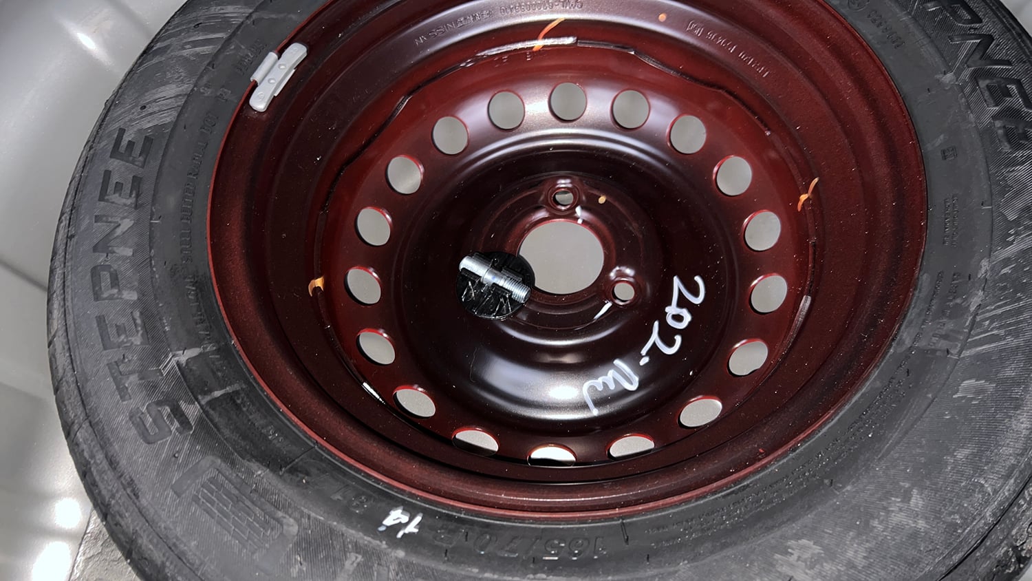 Used 2025 Renault Kwid RXT 1.0L AMT Petrol Automatic tyres SPARE TYRE VIEW