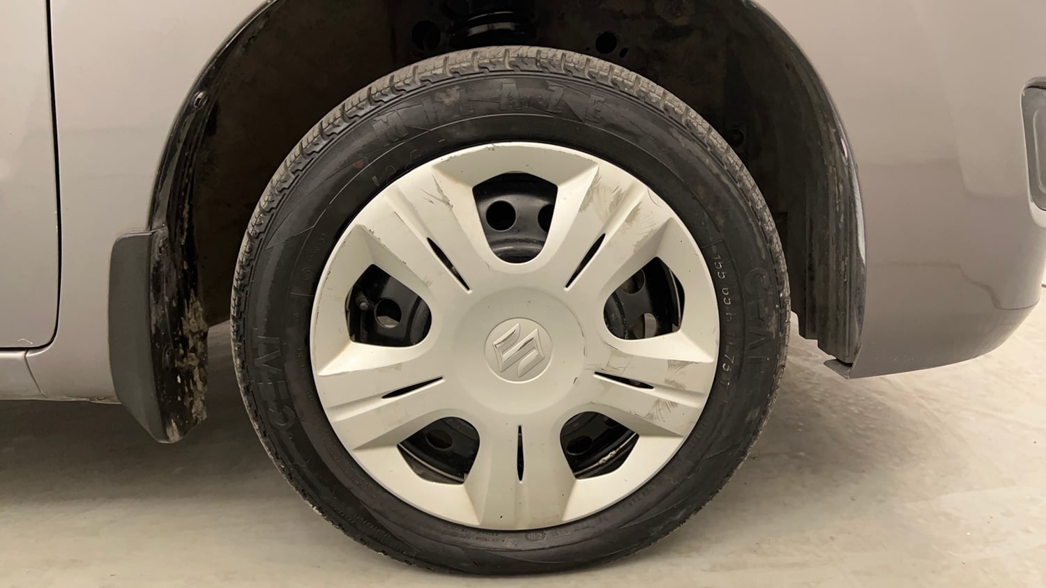 Used 2018 Maruti Suzuki Wagon R 1.0 VXI AMT Petrol Automatic tyres RIGHT FRONT TYRE RIM VIEW
