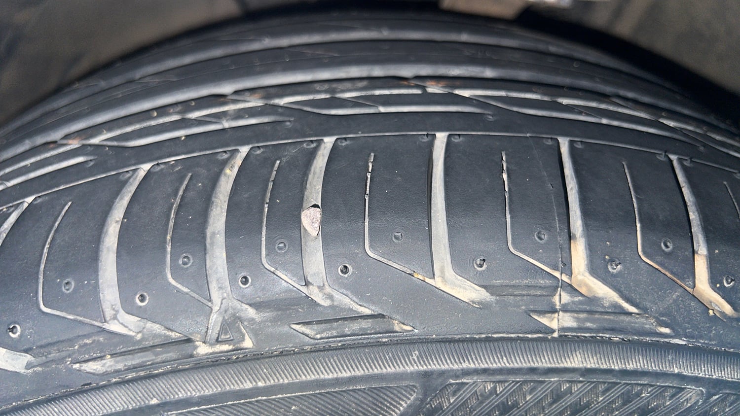 Used 2017 Mercedes-Benz C-Class C 200 Avantgarde Petrol Automatic tyres LEFT FRONT TYRE TREAD VIEW