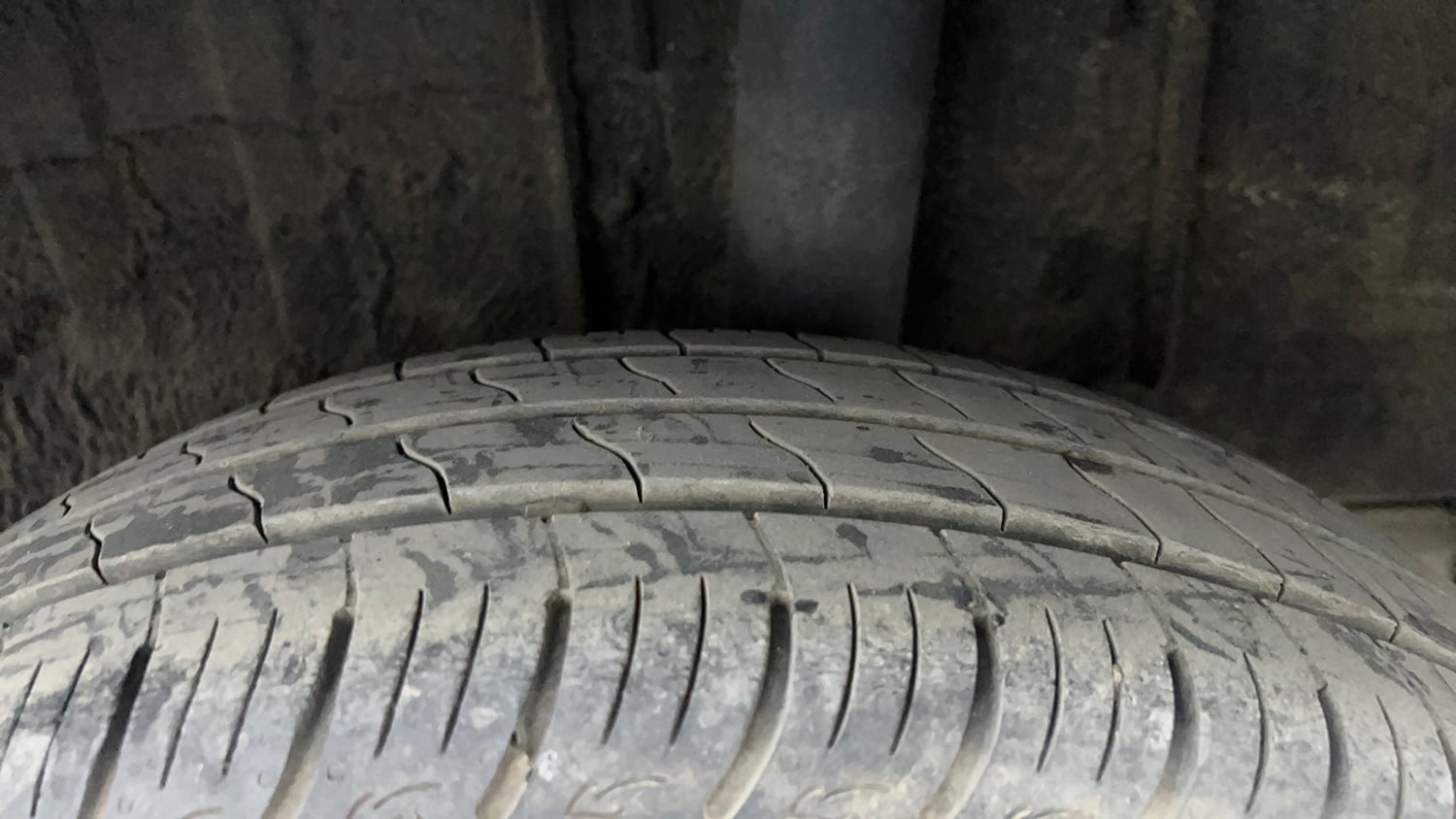 Used 2021 Renault Triber RXZ EASY-R AMT Petrol Automatic tyres LEFT REAR TYRE TREAD VIEW