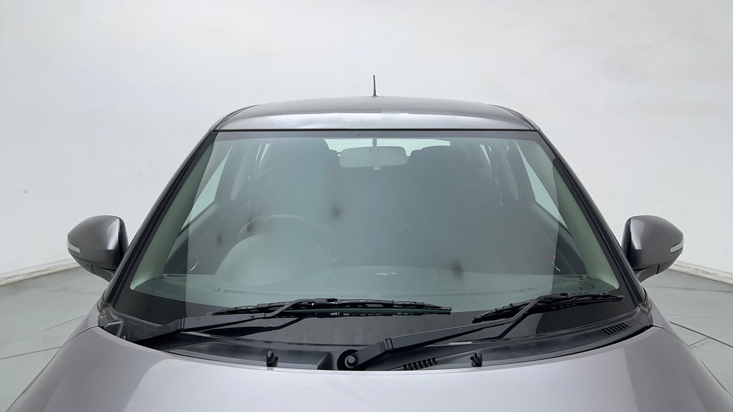Used 2016 Maruti Suzuki Swift ZXi Petrol Manual exterior FRONT WINDSHIELD VIEW