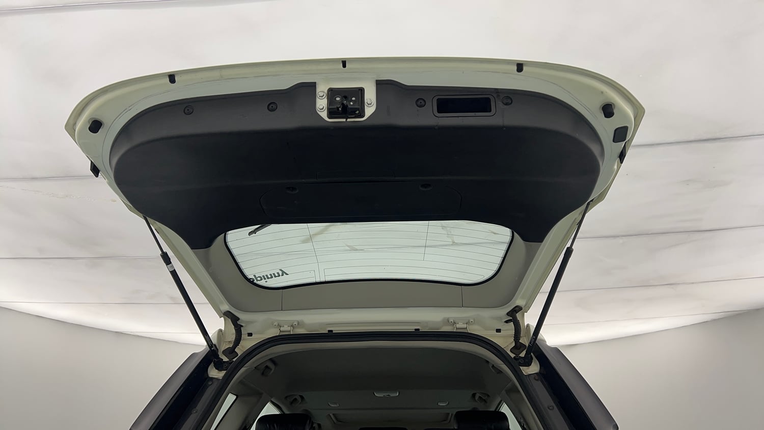Used 2018 Mahindra XUV500 W9 Diesel Manual interior DICKY DOOR OPEN VIEW