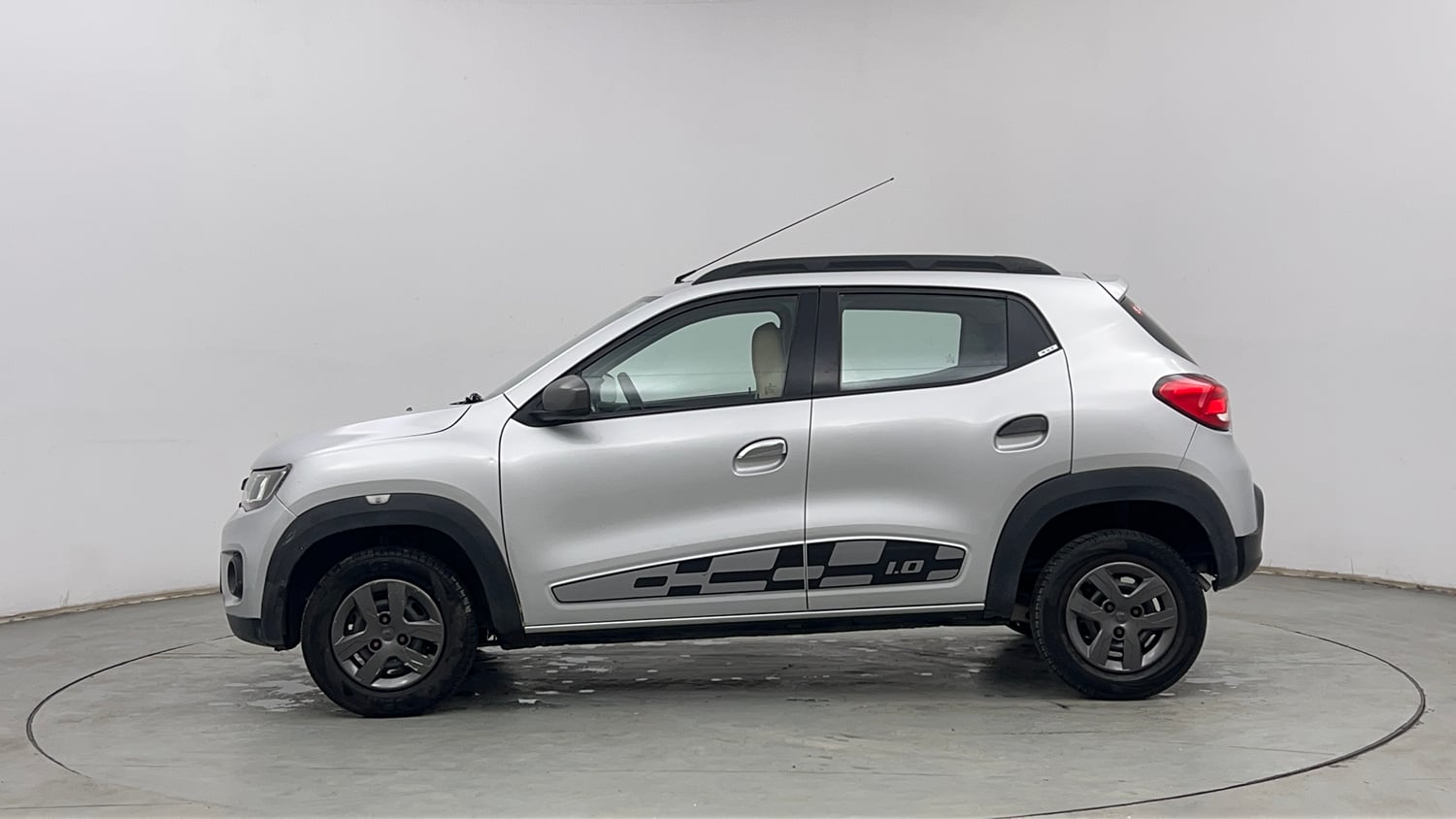 Used 2018 Renault Kwid 1.0 RXT Petrol Manual exterior LEFT SIDE VIEW