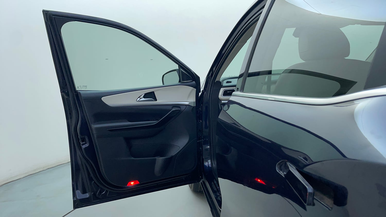 Used 2026 Mahindra XUV700 AX 7 Petrol AT Luxury Pack 7 STR Petrol Automatic interior LEFT FRONT DOOR OPEN VIEW