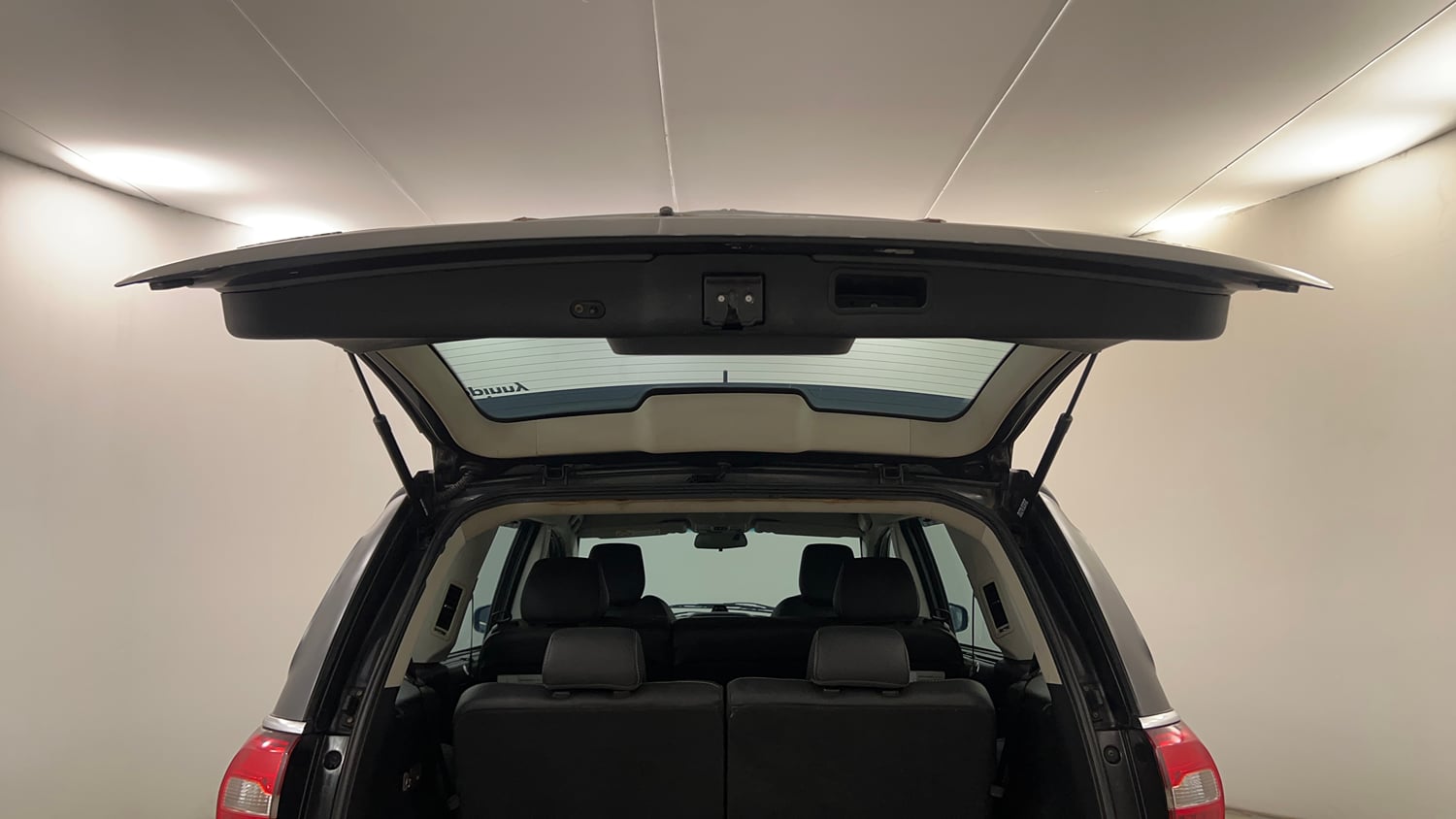 Used 2017 Tata Hexa XTA 4x2 7 STR Diesel Automatic interior DICKY DOOR OPEN VIEW