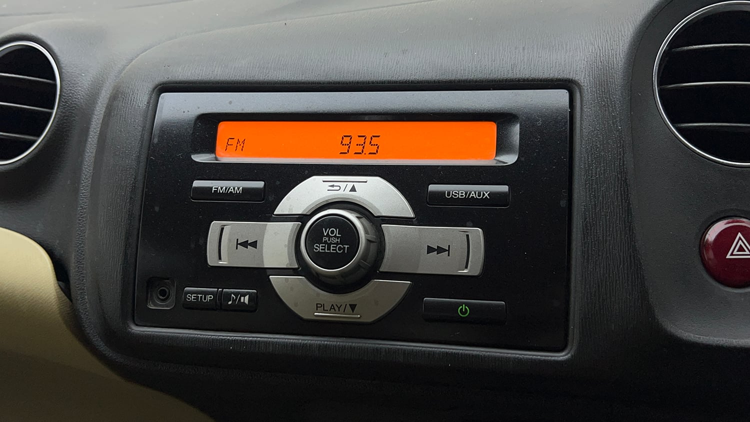 Used 2014 Honda Amaze 1.2 S i-VTEC Petrol Manual top_features Integrated (in-dash) music system