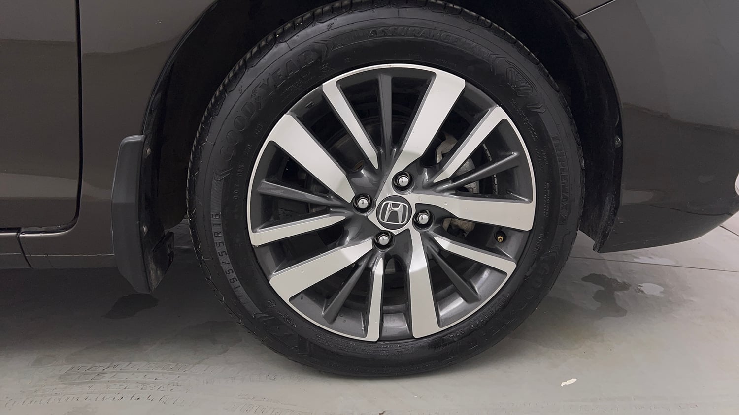 Used 2021 Honda City ZX CVT Petrol Petrol Automatic tyres RIGHT FRONT TYRE RIM VIEW