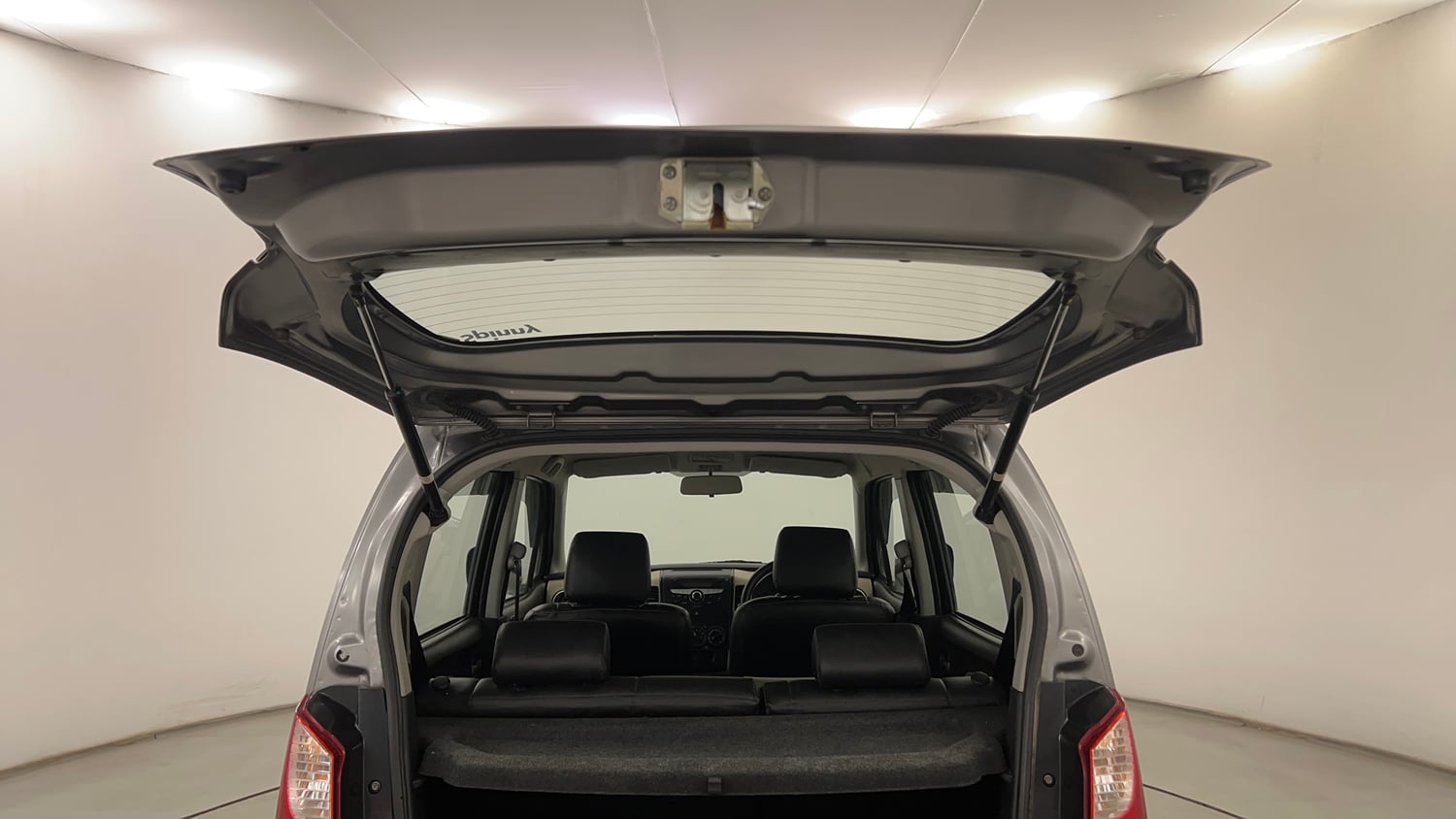 Used 2018 Maruti Suzuki Wagon R 1.0 VXI AMT Petrol Automatic interior DICKY DOOR OPEN VIEW
