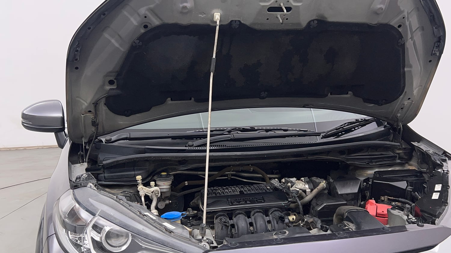 Used 2022 Honda WR-V VX MT Petrol Petrol Manual engine ENGINE RIGHT SIDE HINGE & APRON VIEW