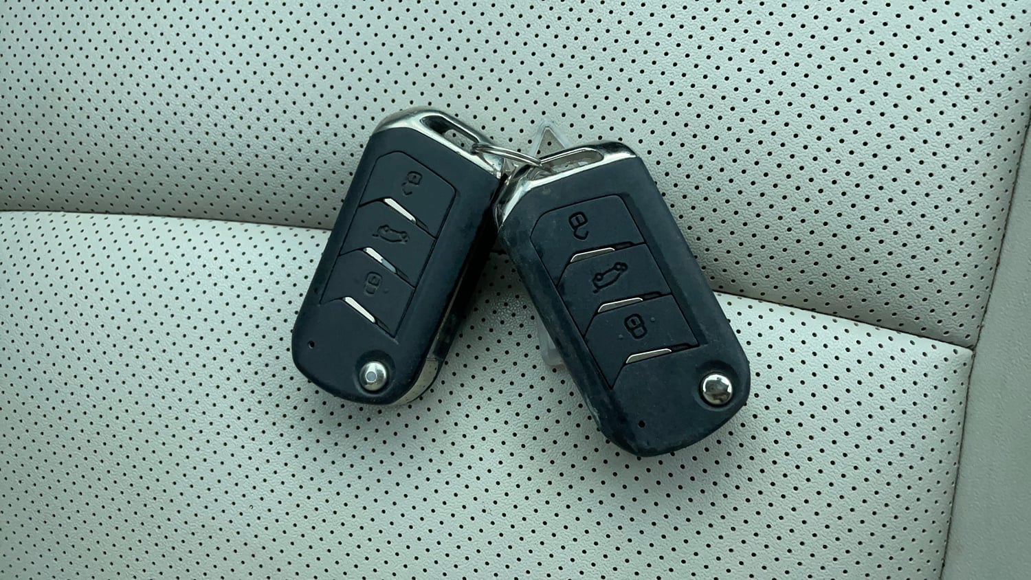 Used 2026 Mahindra XUV700 AX 7 Petrol AT Luxury Pack 7 STR Petrol Automatic extra CAR KEY VIEW