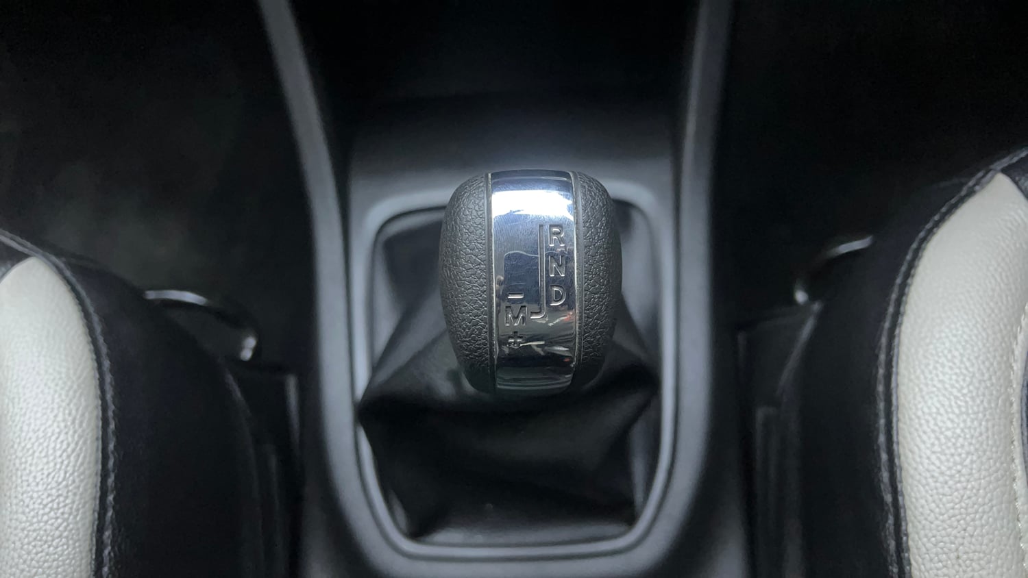 Used 2021 Renault Triber RXZ EASY-R AMT Petrol Automatic interior GEAR  KNOB VIEW