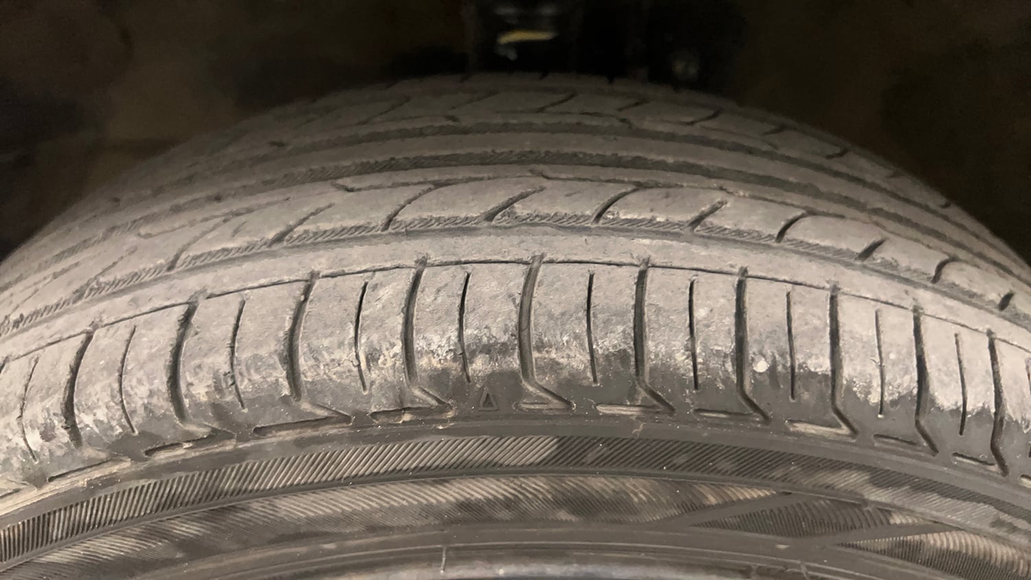 Used 2018 Maruti Suzuki Wagon R 1.0 VXI AMT Petrol Automatic tyres LEFT FRONT TYRE TREAD VIEW