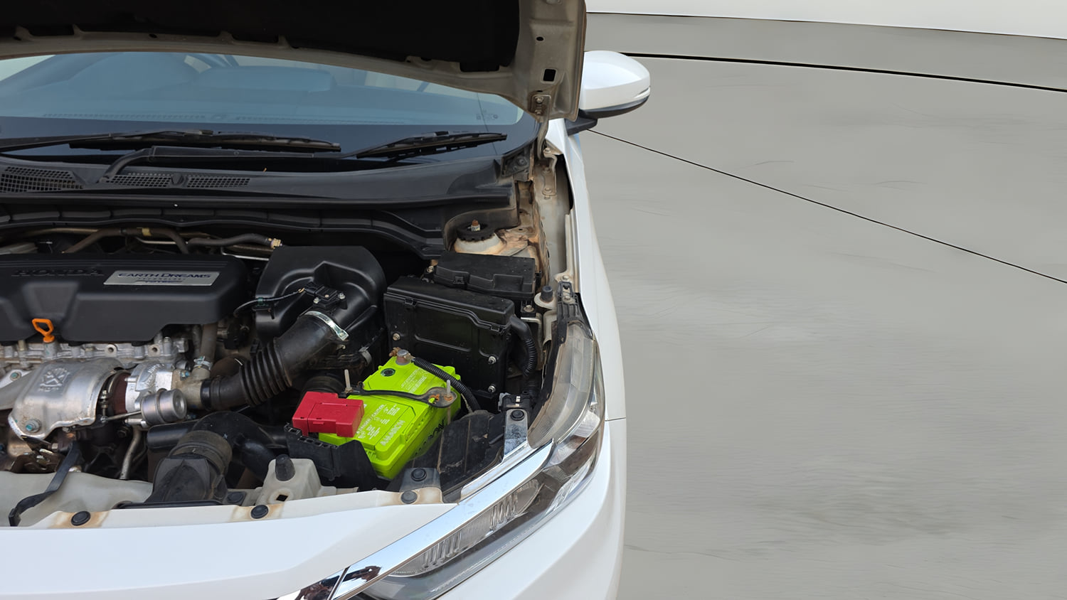 Used 2020 Honda Amaze 1.5 VX MT Diesel Diesel Manual engine ENGINE LEFT SIDE HINGE & APRON VIEW