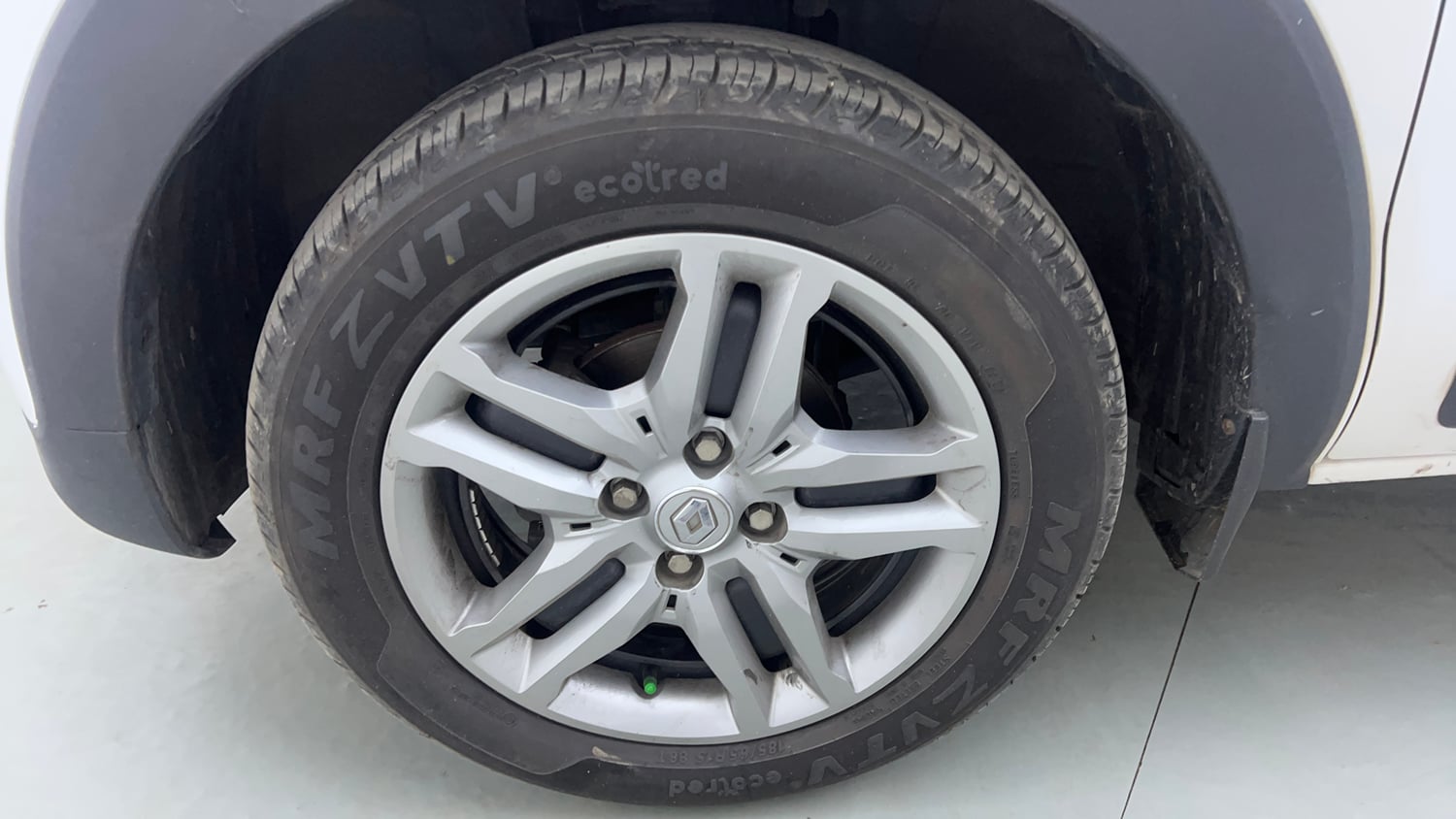 Used 2021 Renault Triber RXZ EASY-R AMT Petrol Automatic tyres LEFT FRONT TYRE RIM VIEW