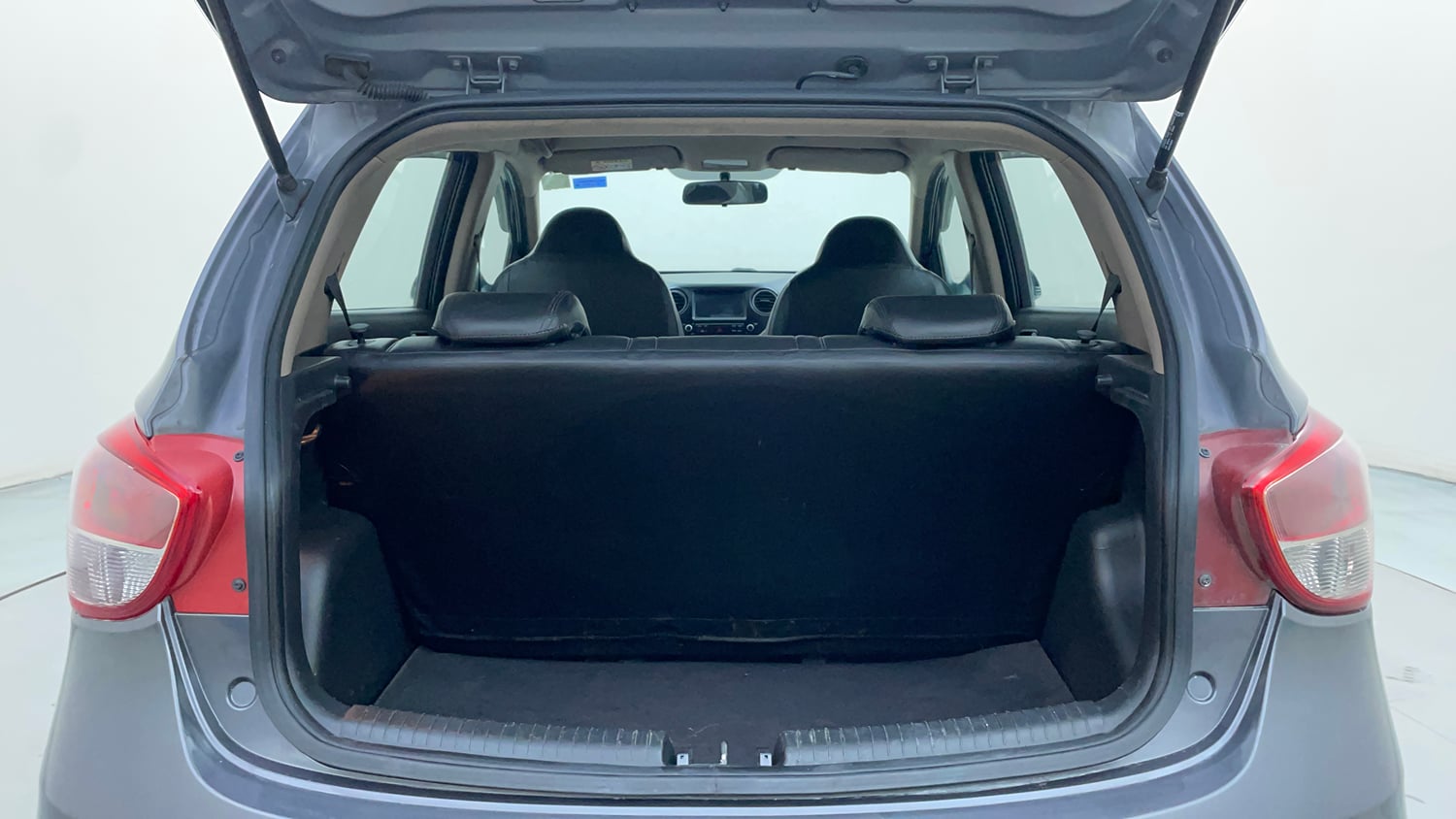 Used 2017 Hyundai Grand i10 Asta 1.2 Kappa VTVT Petrol Manual interior DICKY INSIDE VIEW