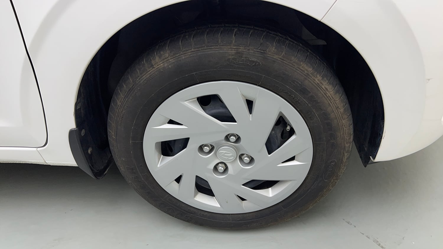 Used 2025 Hyundai Grand i10 Nios Magna 1.2 Kappa Petrol Manual tyres RIGHT FRONT TYRE RIM VIEW