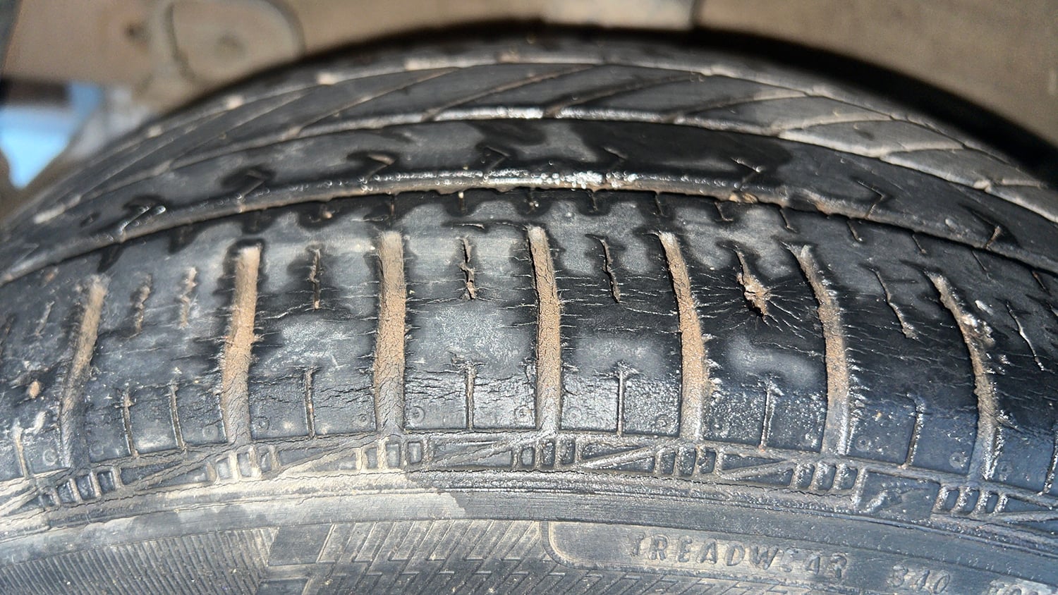 Used 2016 Hyundai Grand i10 Magna AT 1.2 Kappa VTVT Petrol Automatic tyres RIGHT REAR TYRE TREAD VIEW