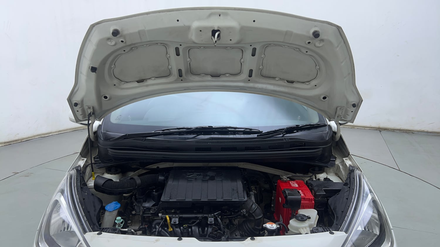 Used 2015 Hyundai Xcent SX 1.2 Petrol Manual engine ENGINE & BONNET OPEN FRONT VIEW