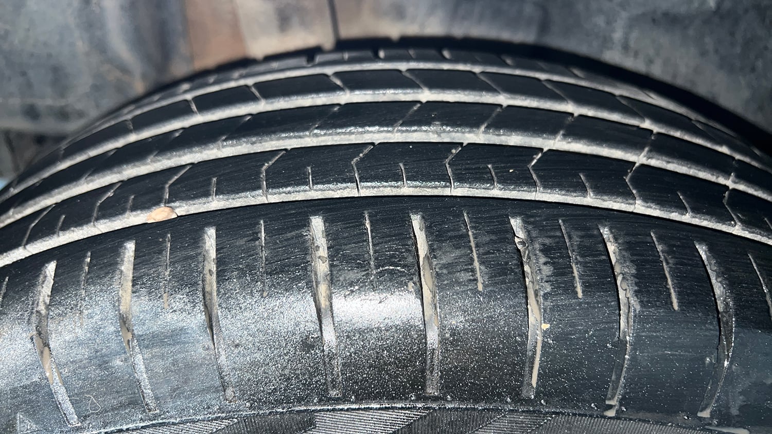Used 2019 Maruti Suzuki Swift ZXi AMT Petrol Automatic tyres RIGHT REAR TYRE TREAD VIEW