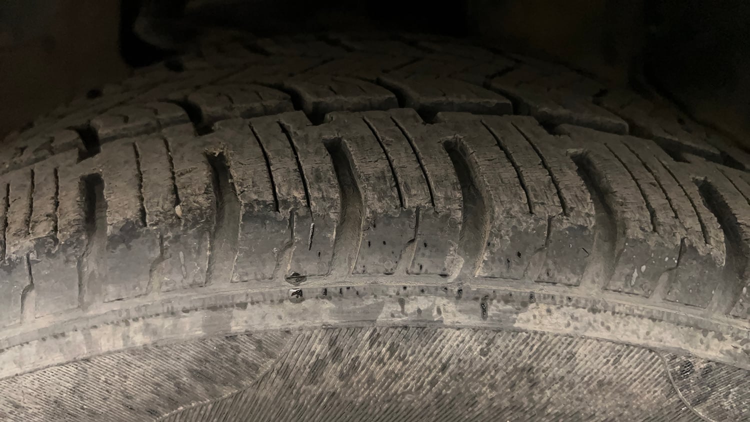 Used 2017 Tata Hexa XTA 4x2 7 STR Diesel Automatic tyres LEFT FRONT TYRE TREAD VIEW