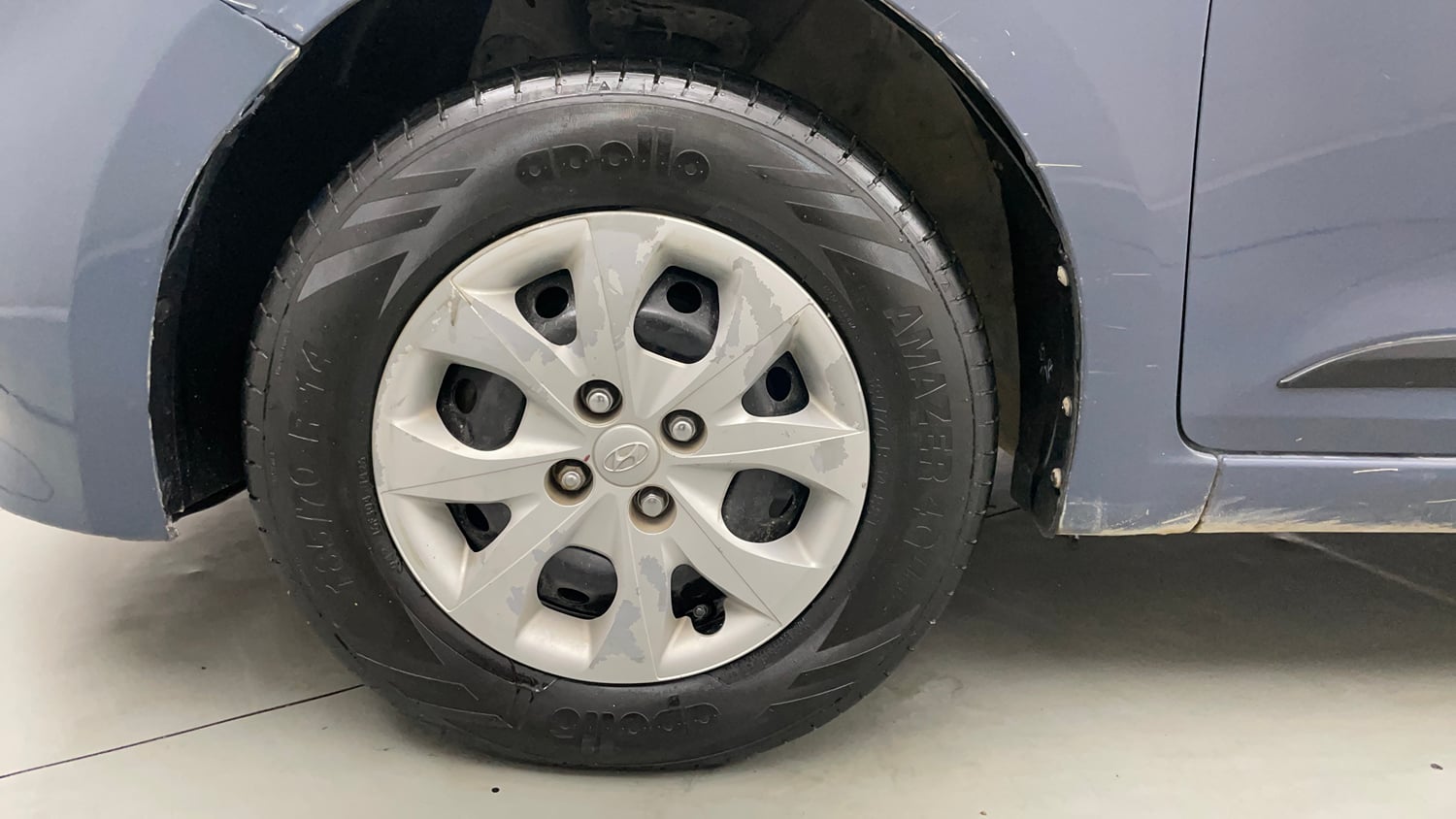 Used 2015 Hyundai Elite i20 Sportz 1.2 Petrol Manual tyres LEFT FRONT TYRE RIM VIEW