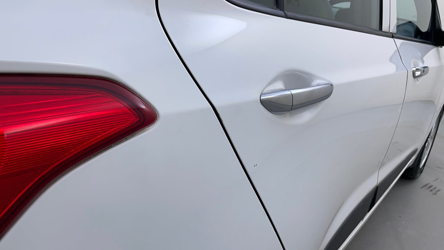 Used 2014 Hyundai Grand i10 Asta AT 1.2 Kappa VTVT Petrol Automatic dents MINOR DENT