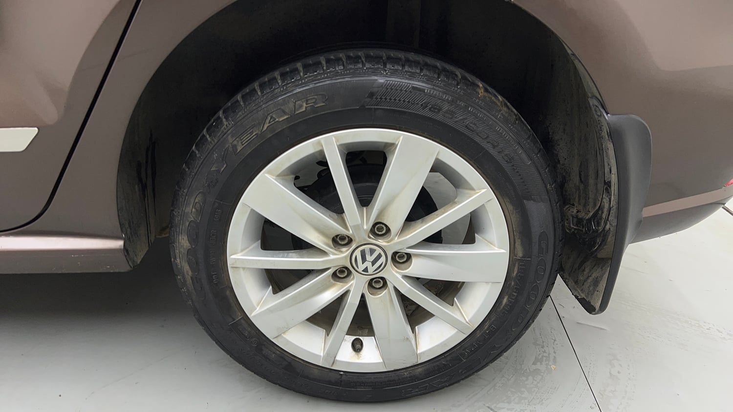 Used 2017 Volkswagen Ameo Highline1.2L (P) Petrol Manual tyres LEFT REAR TYRE RIM VIEW