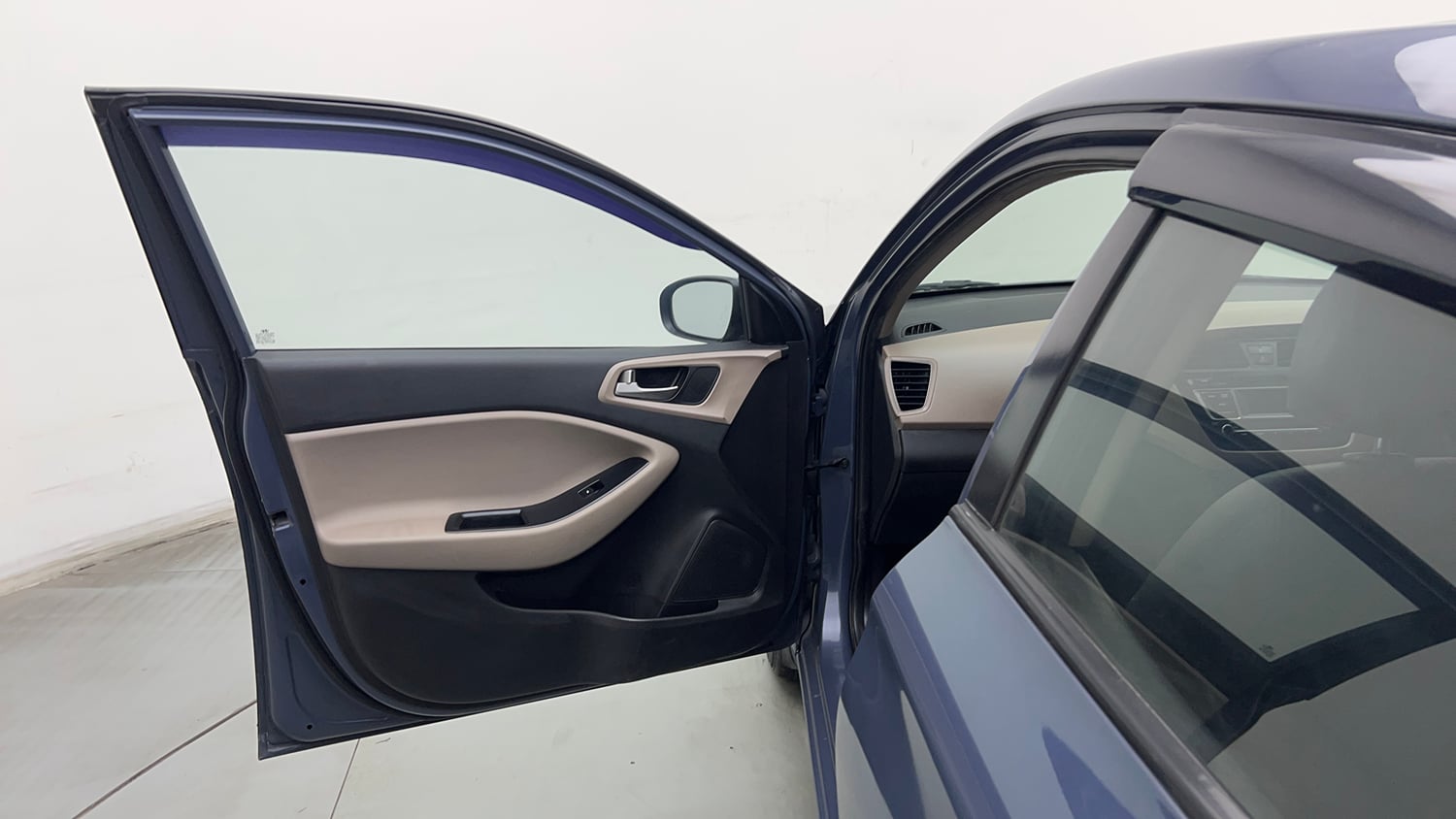 Used 2015 Hyundai Elite i20 Magna 1.2 Petrol Manual interior LEFT FRONT DOOR OPEN VIEW