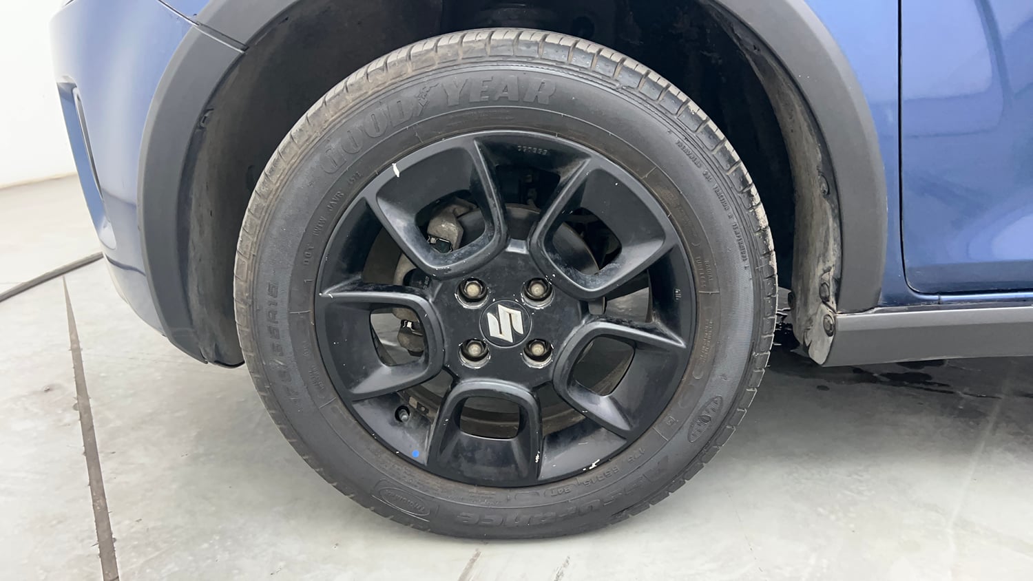 Used 2020 Maruti Suzuki Ignis Zeta 1.2 AMT Petrol Automatic tyres LEFT FRONT TYRE RIM VIEW