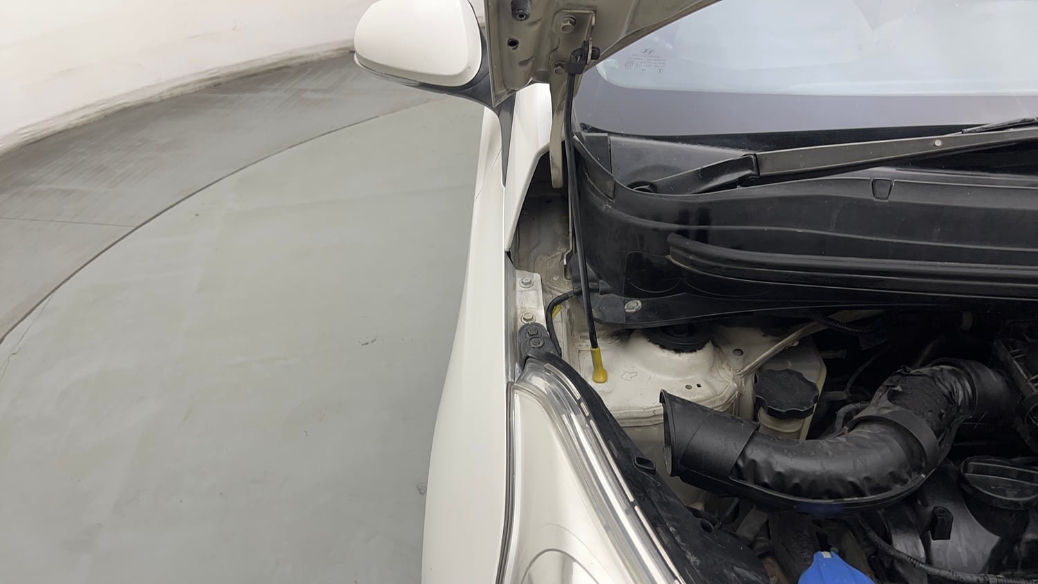 Used 2016 Hyundai Grand i10 Anniversary Edition Petrol Manual engine ENGINE RIGHT SIDE HINGE & APRON VIEW