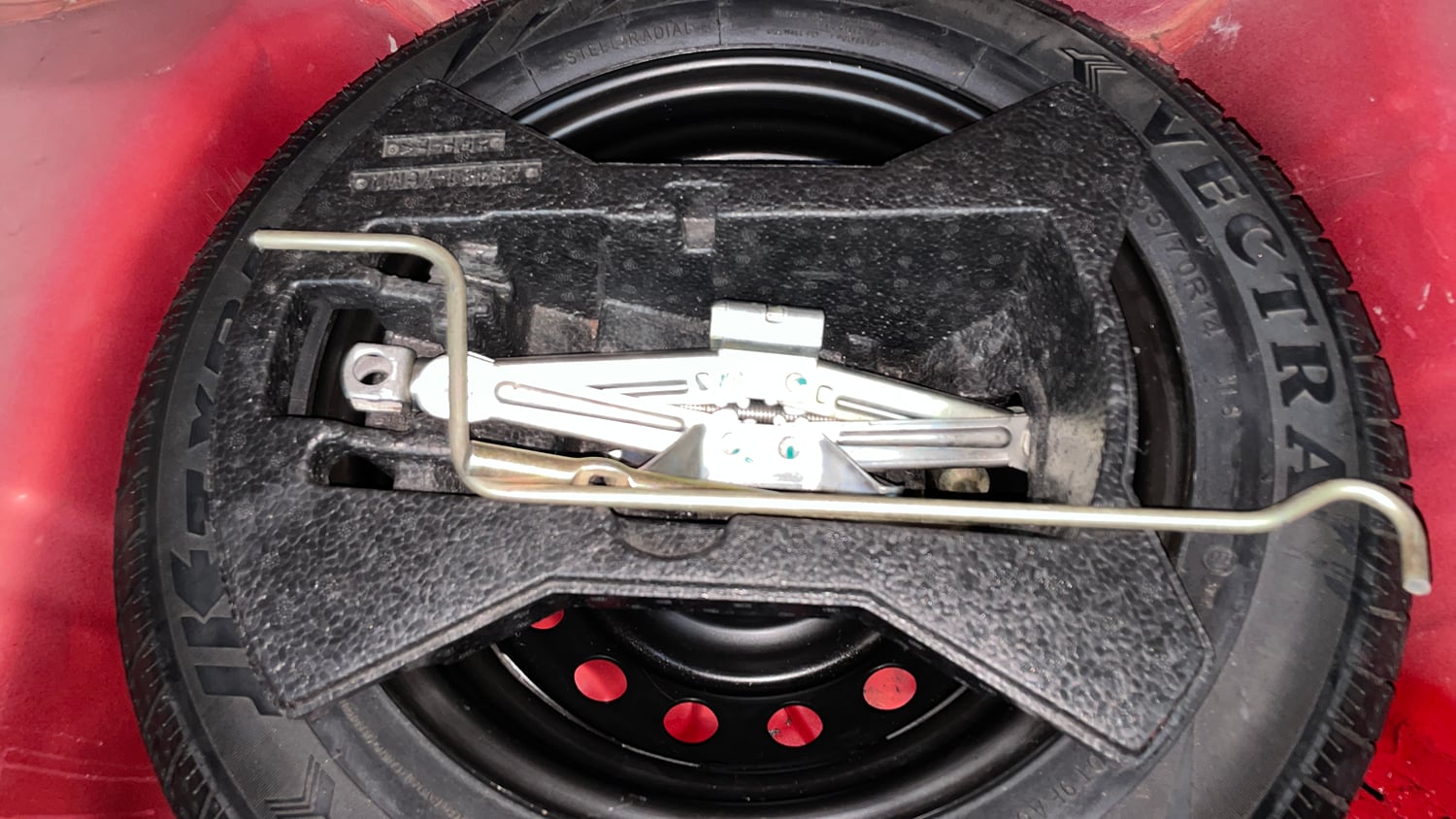 Used 2016 Maruti Suzuki Celerio VXI (O) AMT Petrol Automatic tyres SPARE TYRE VIEW