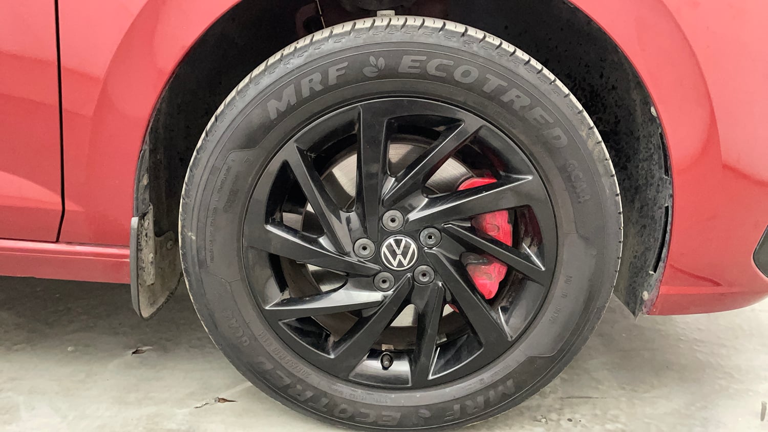 Used 2024 Volkswagen Virtus GT 1.5 TSI DSG Petrol Automatic tyres RIGHT FRONT TYRE RIM VIEW