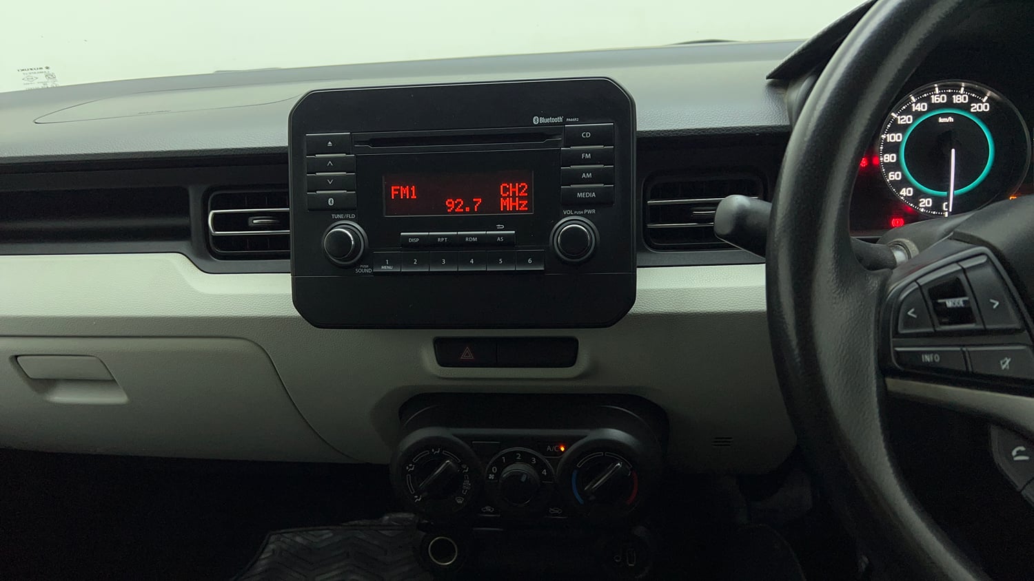 Used 2017 Maruti Suzuki Ignis Delta 1.2 MT Petrol Manual top_features Integrated (in-dash) music system