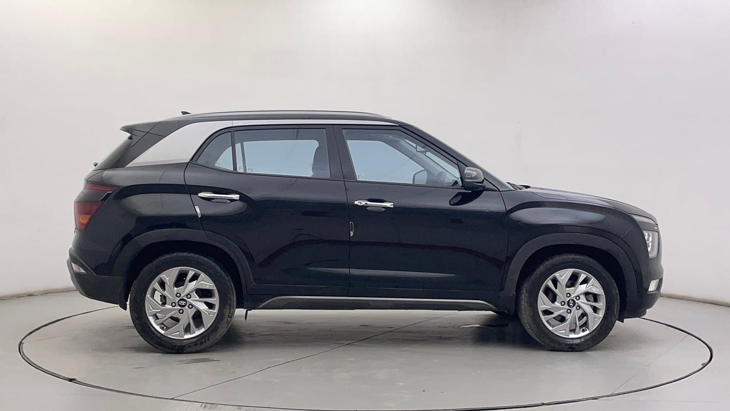 Used 2024 Hyundai Creta SX 1.5 Petrol Petrol Manual exterior RIGHT SIDE VIEW