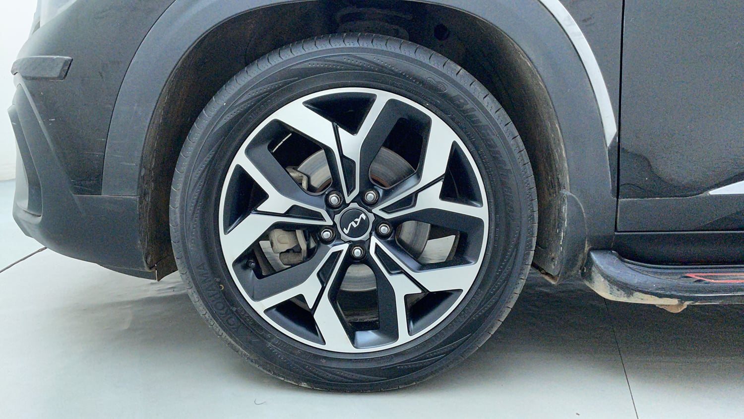 Used 2023 Kia Seltos GTX Plus 1.5 Turbo Petrol DCT Petrol Automatic tyres LEFT FRONT TYRE RIM VIEW