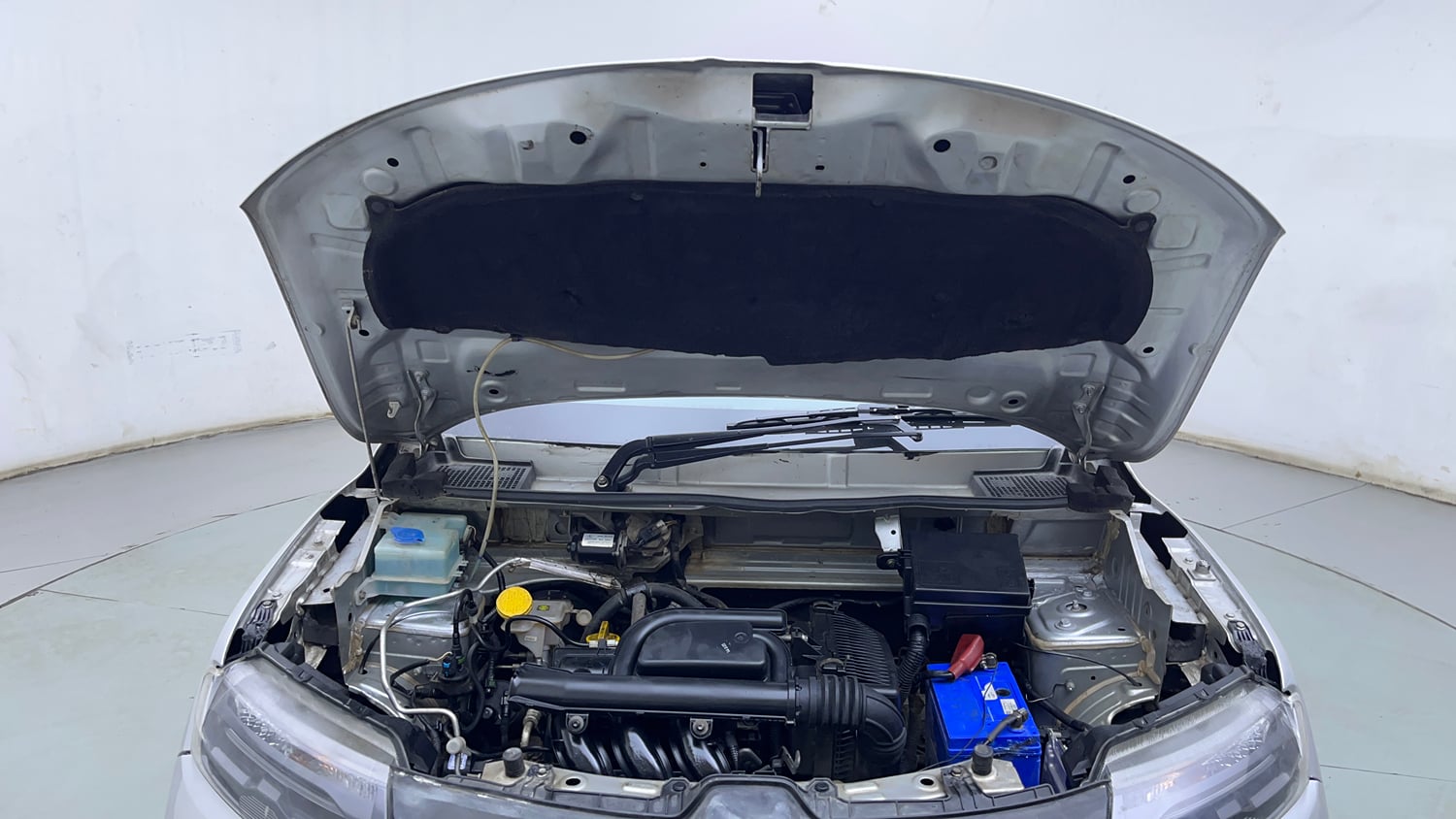 Used 2021 Renault Kwid RXL Petrol Manual engine ENGINE & BONNET OPEN FRONT VIEW