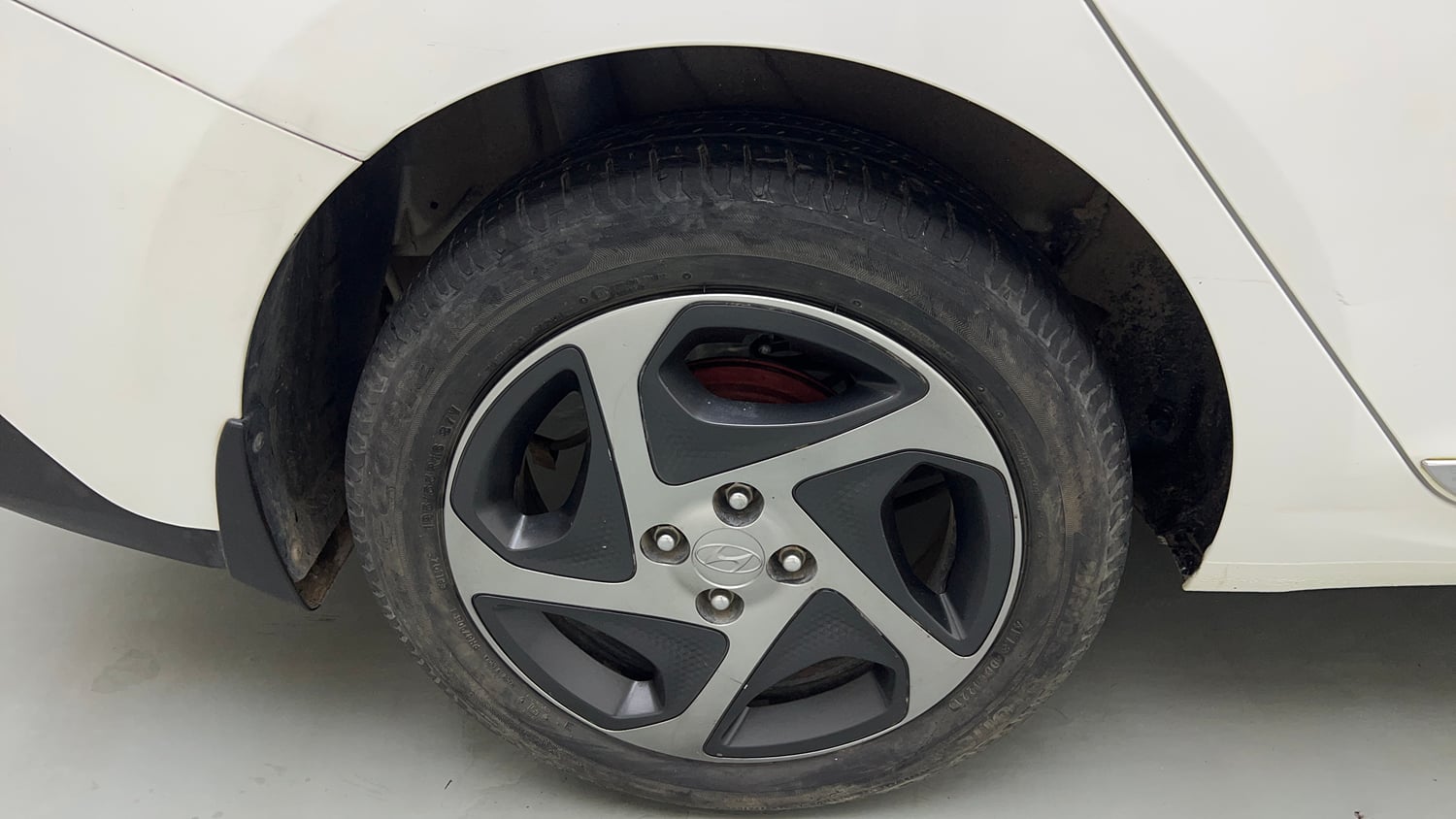 Used 2022 Hyundai Verna S Plus 1.5 VTVT Petrol Manual tyres RIGHT REAR TYRE RIM VIEW