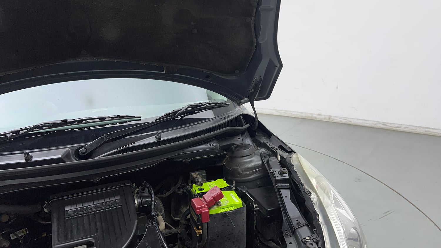 Used 2016 Maruti Suzuki Swift ZXi Petrol Manual engine ENGINE LEFT SIDE HINGE & APRON VIEW