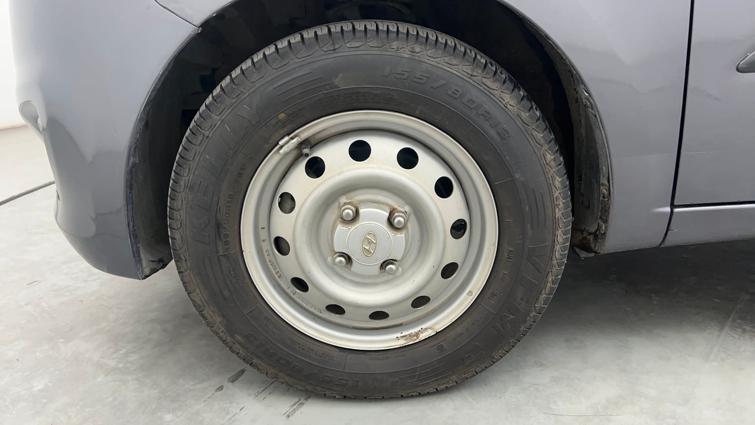 Used 2016 Hyundai i10 Magna 1.1 iRDE2 Petrol Manual tyres LEFT FRONT TYRE RIM VIEW