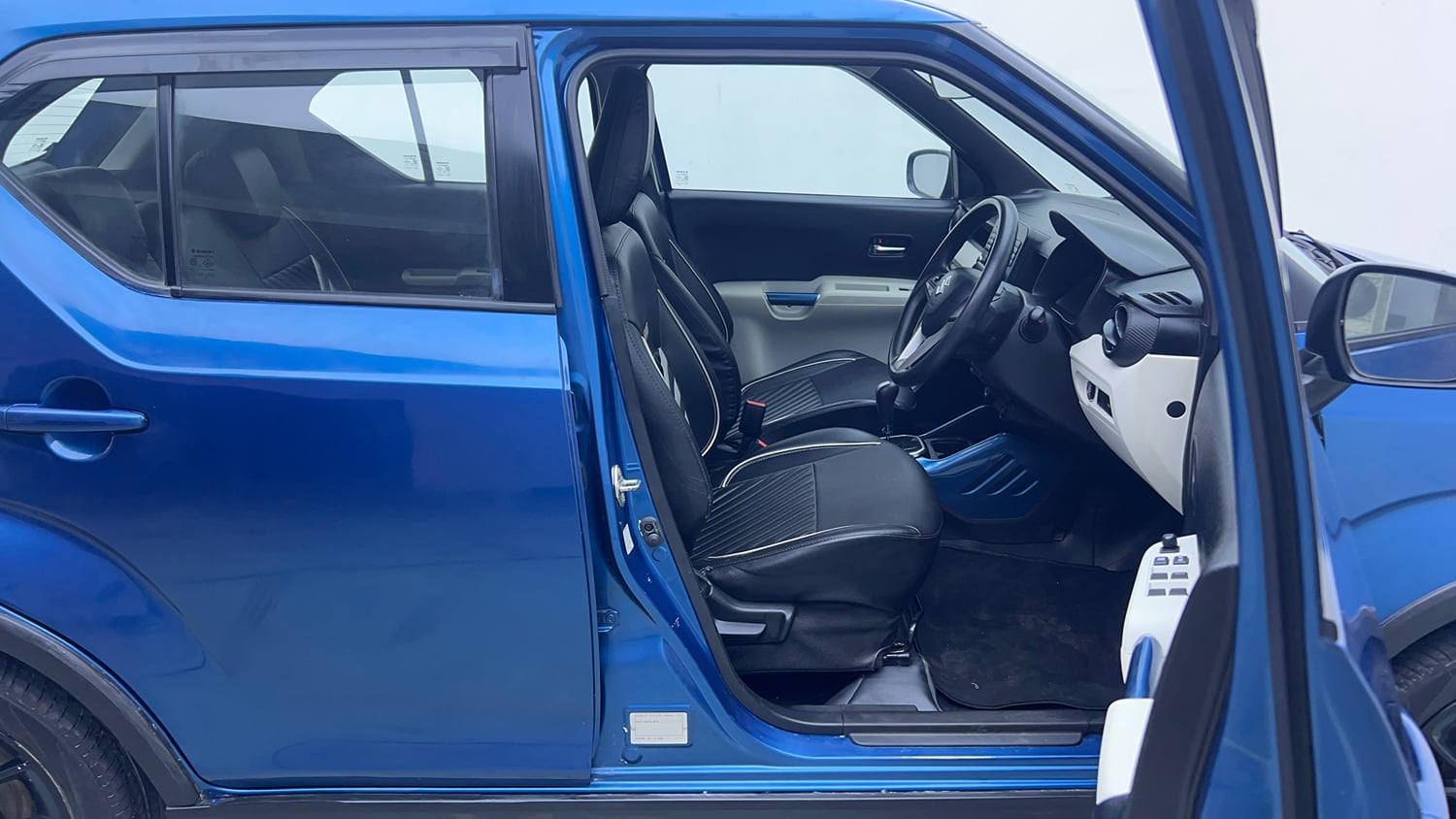 Used 2019 Maruti Suzuki Ignis Zeta 1.2 AMT Petrol Automatic interior RIGHT SIDE FRONT DOOR CABIN VIEW
